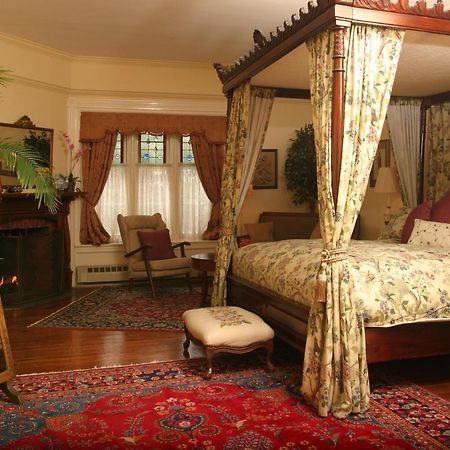 Grand Victorian Bed & Breakfast Niagara Falls Exterior photo