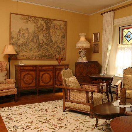 Grand Victorian Bed & Breakfast Niagara Falls Exterior photo