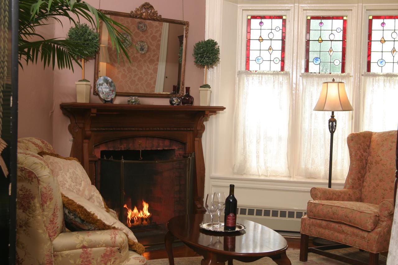 Grand Victorian Bed & Breakfast Niagara Falls Exterior photo